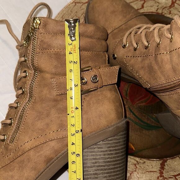 Guess 9.5 M Jaylee Light Brown Faux Leather Lace-up Side Zip Heeled Ankle Boots - Picture 14 of 17